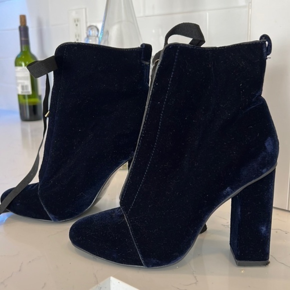 Navy blue‎ suede/velvety finish booties ZARA